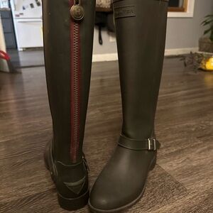 Hunter Women's Green Rain Boots with Burgundy Zipper
